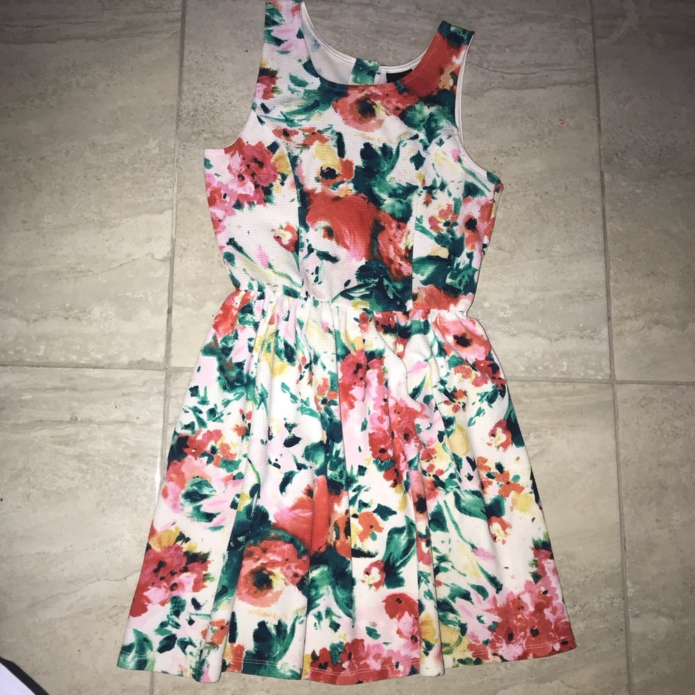 Colorful floral backless dress